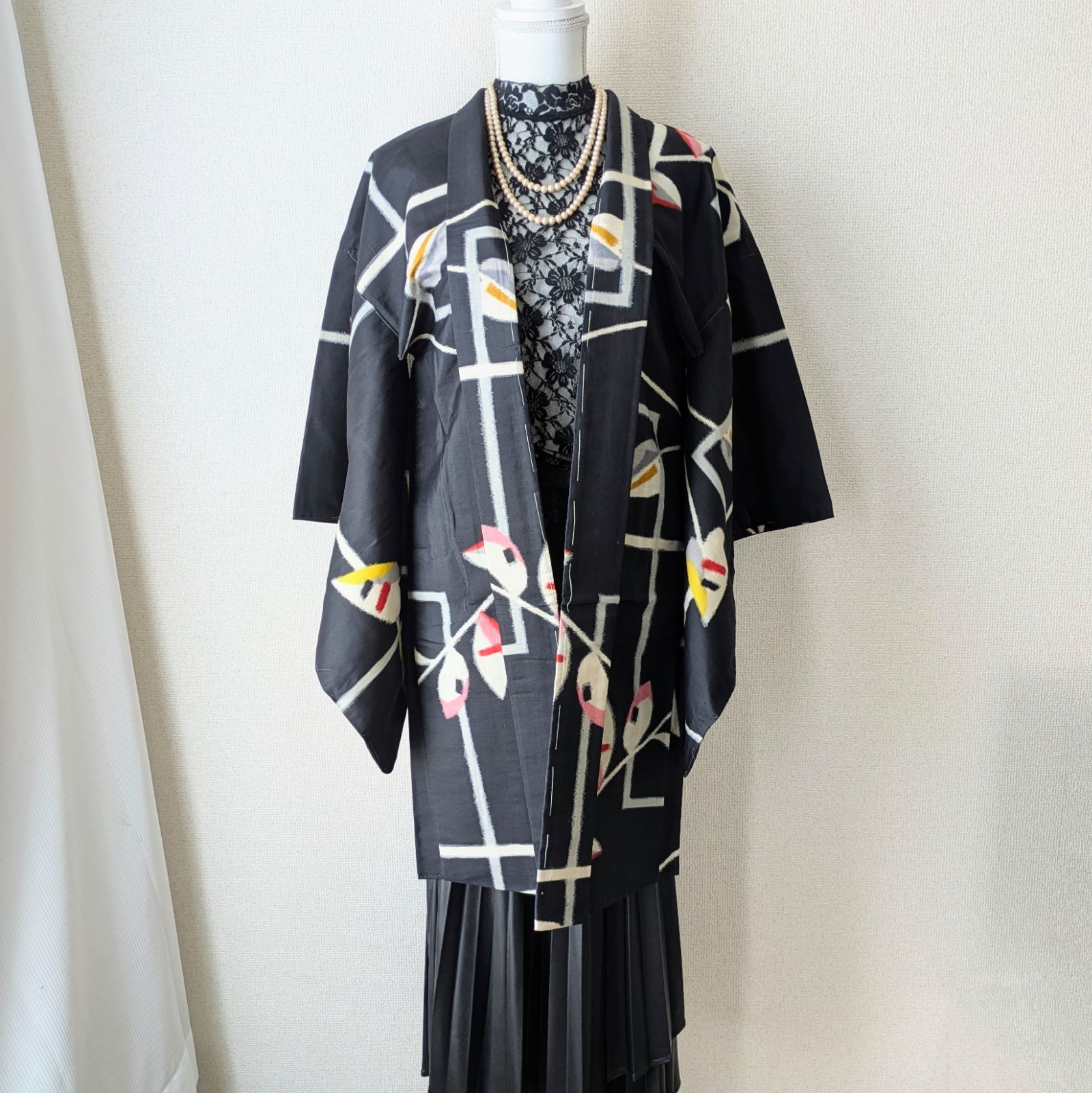 Japanese Vintage Haori Long Meisen Black Modern Abstract Pattern Silk Kimono Gown Old-ⅽloth 長羽織 羽織 正絹 銘仙 黒 モダン抽象柄 古布 時代布 大正浪漫 和洋折衷