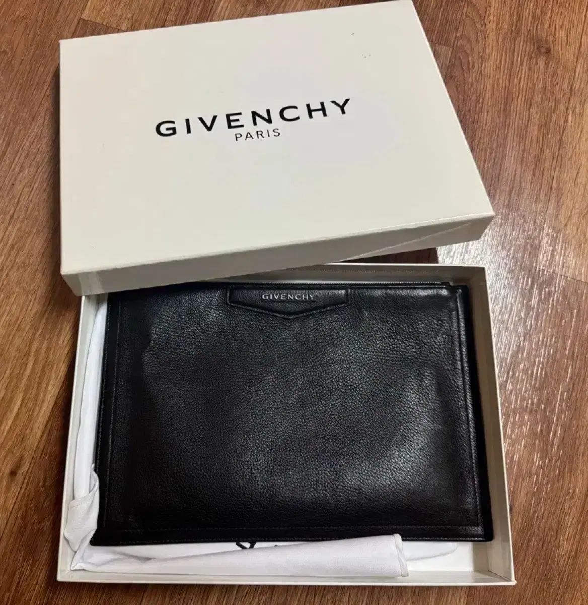 Givenchy ジバンシィ アンティゴナ クラッチ