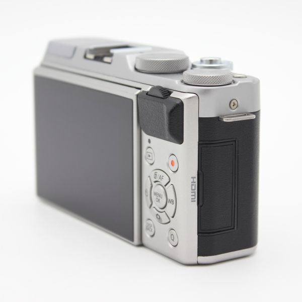 FUJIFILM X-A3 シルバー ミラーレス一眼カメラ セット ジャンク FUJIFILM X-A3 シルバー ミラーレス一眼カメラ セット ジャンク