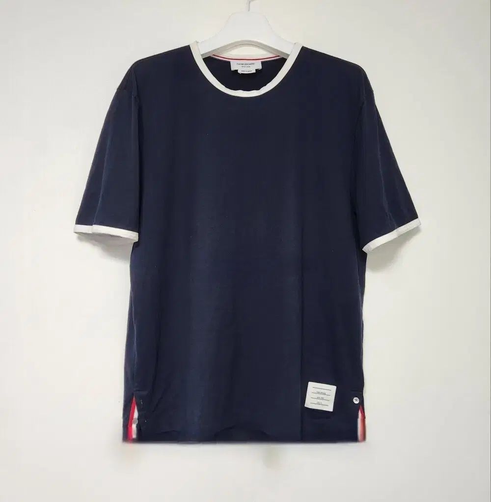 【関税込み】Thom Browne ネイビー リンガーTシャツ ミディアムウェイトジャージーリンガーTシャツ | Thom Browne