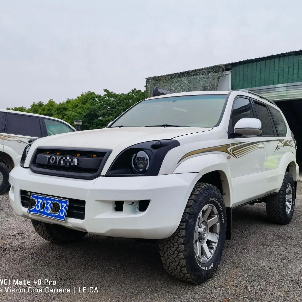 トヨタランドクルーザープラド 120系純正フロントグリル