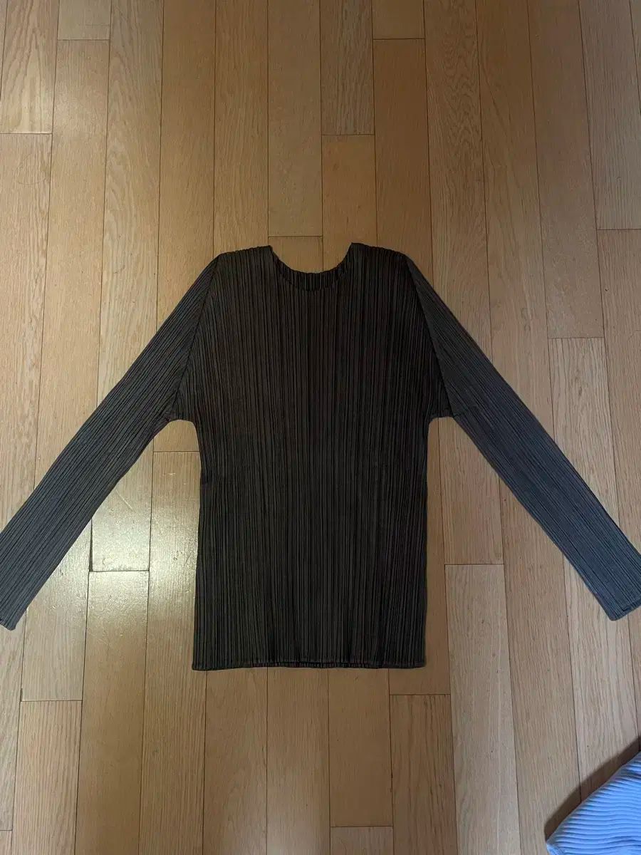 ISSEY MIYAKE イッセイミヤケ PLEATS PLEASE プリーツプリーズ トップス