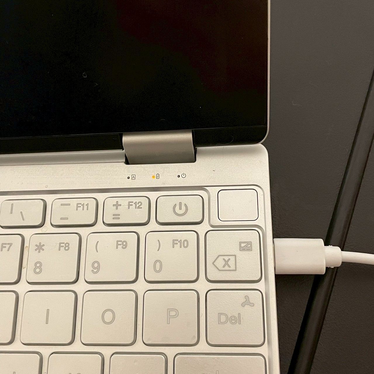 One|Mix3|m3-8100Y|8GB|256GB|本体のみ|起動不可|通電