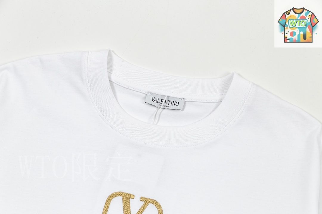 今日特価】VALENTINO ゴールド小標刺繍ロゴ白 T シャツ-3 - メルカリ