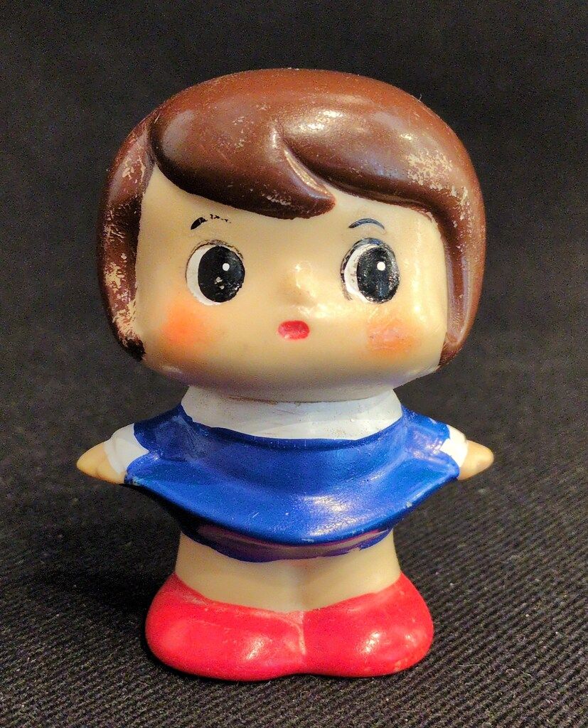 愛媛相互銀行 貯金箱 白泉社 女の子 青 80mm 80? - メルカリ