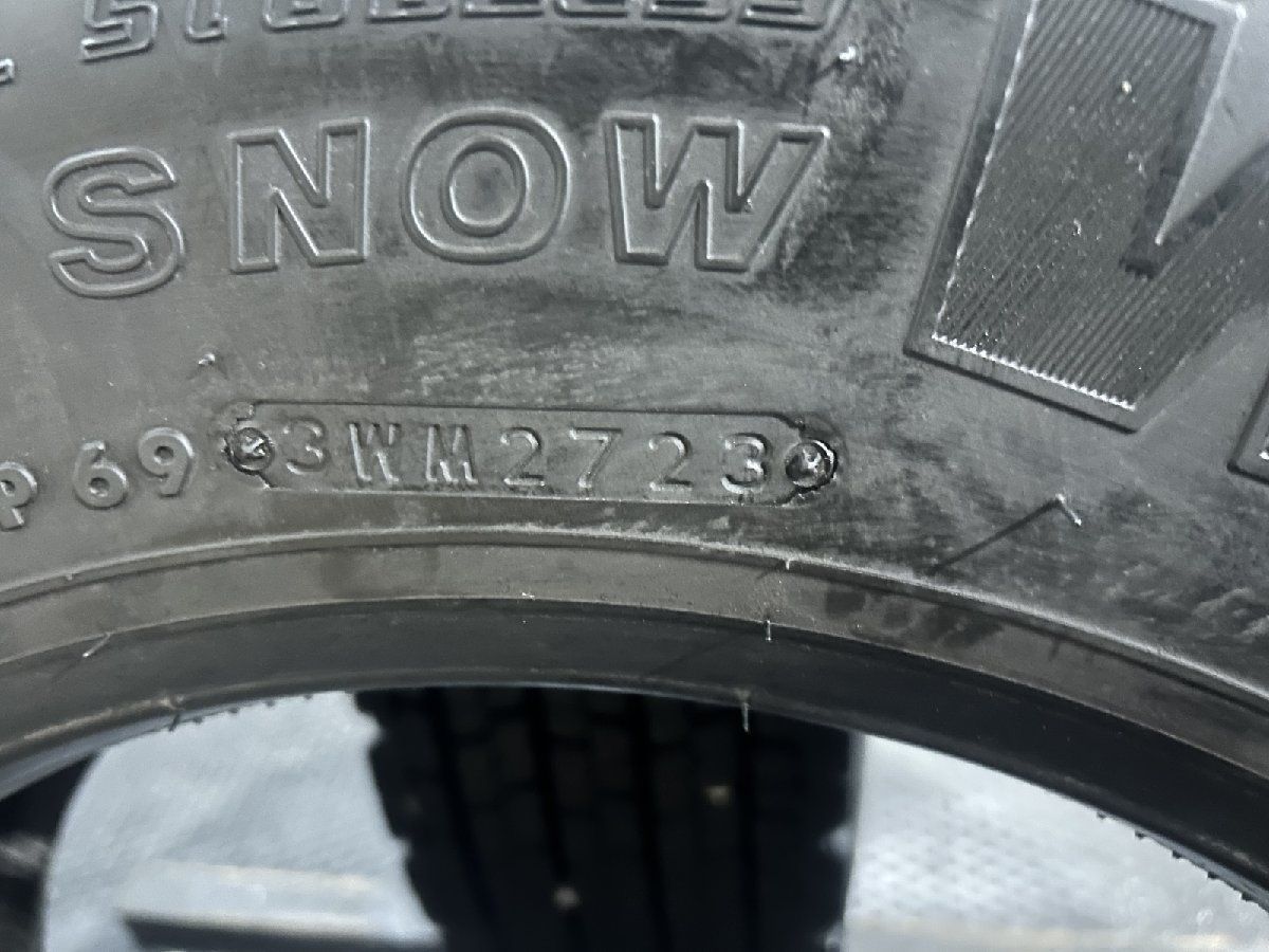 トラックタイヤ