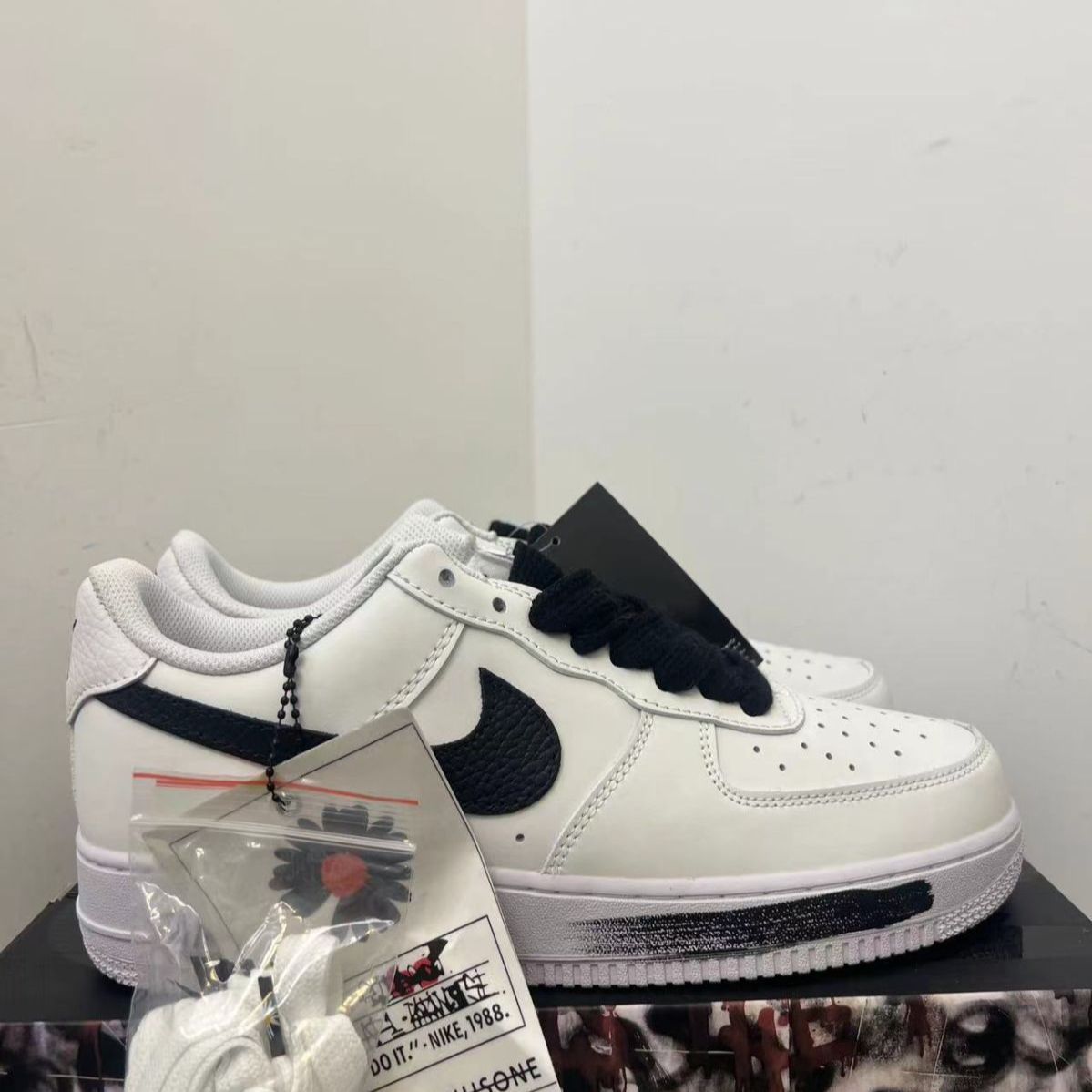 新品未使用 ナイキ FEACEMINUSONE x Nike Air Force 1 