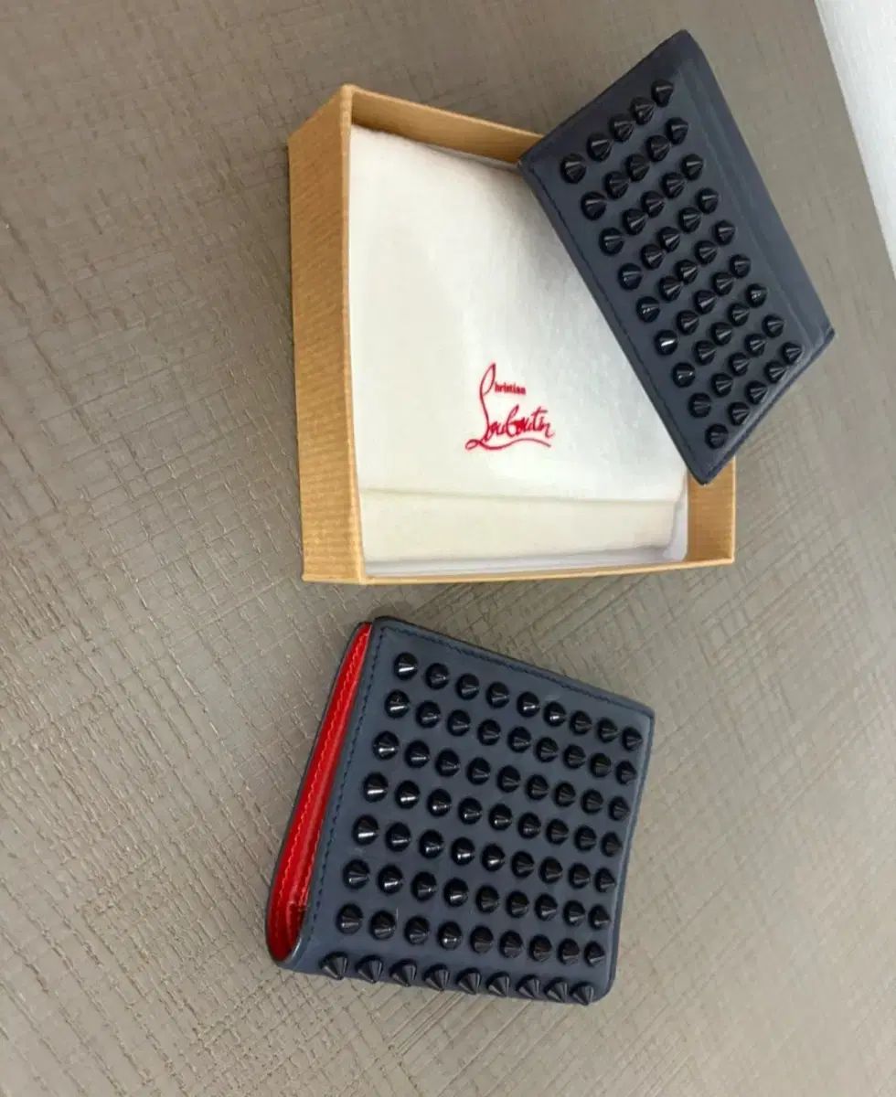 クリスチャン Christian Louboutin クリスチャンルブタン 財布