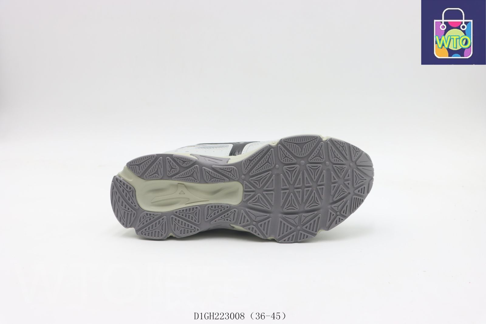 ミズノのランニングシューズ グレー＆ブラック