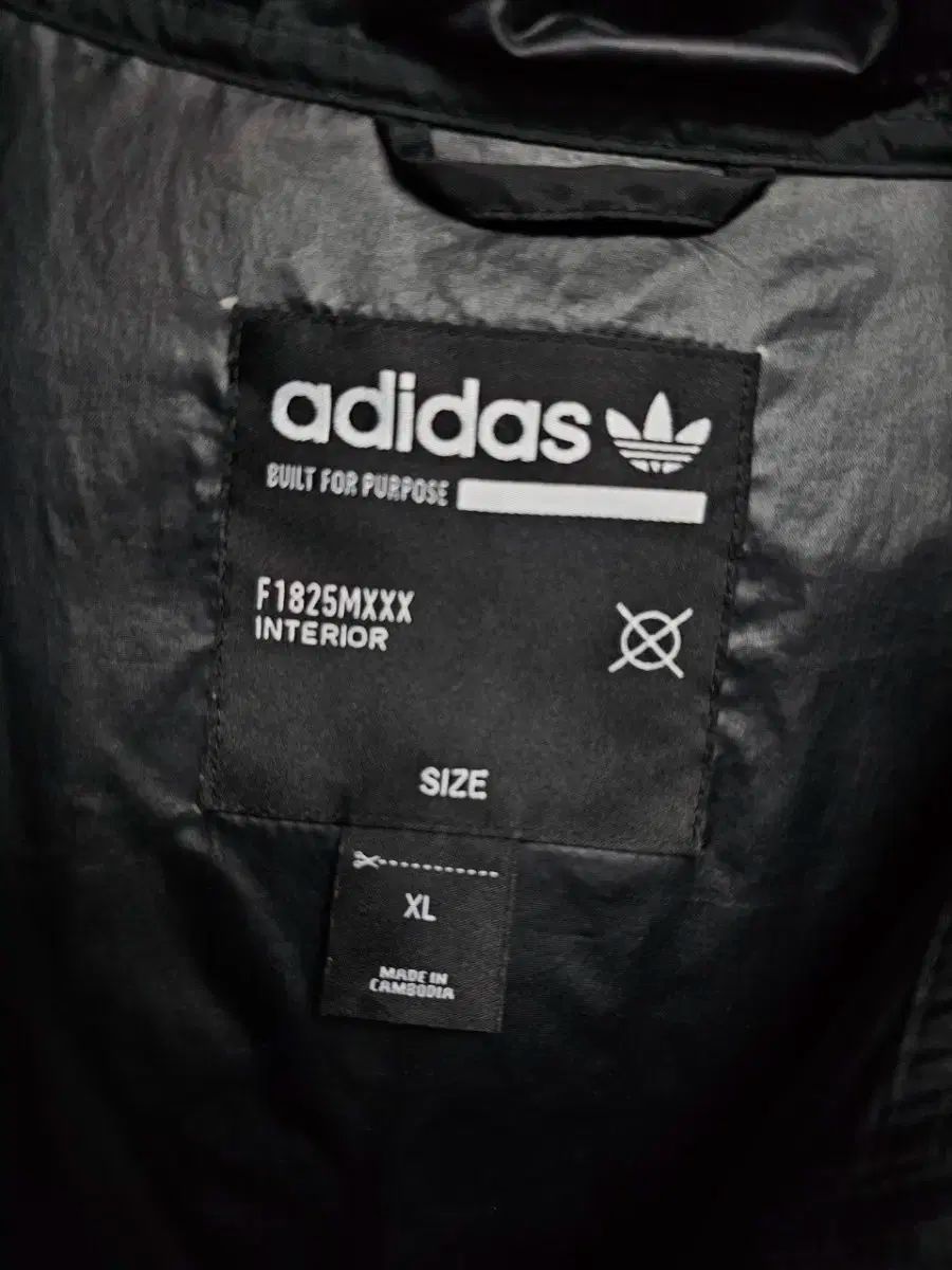 adidas フード付きアノラックジャンパー