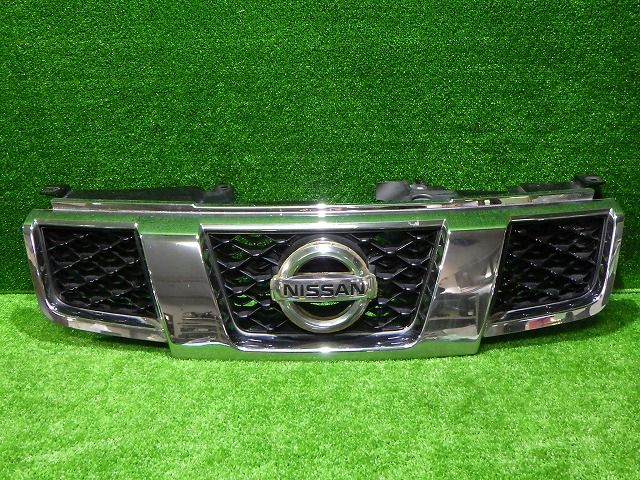 NISSAN純正t31フロントグリルデカロゴエンブレム日産エクストレイル前
