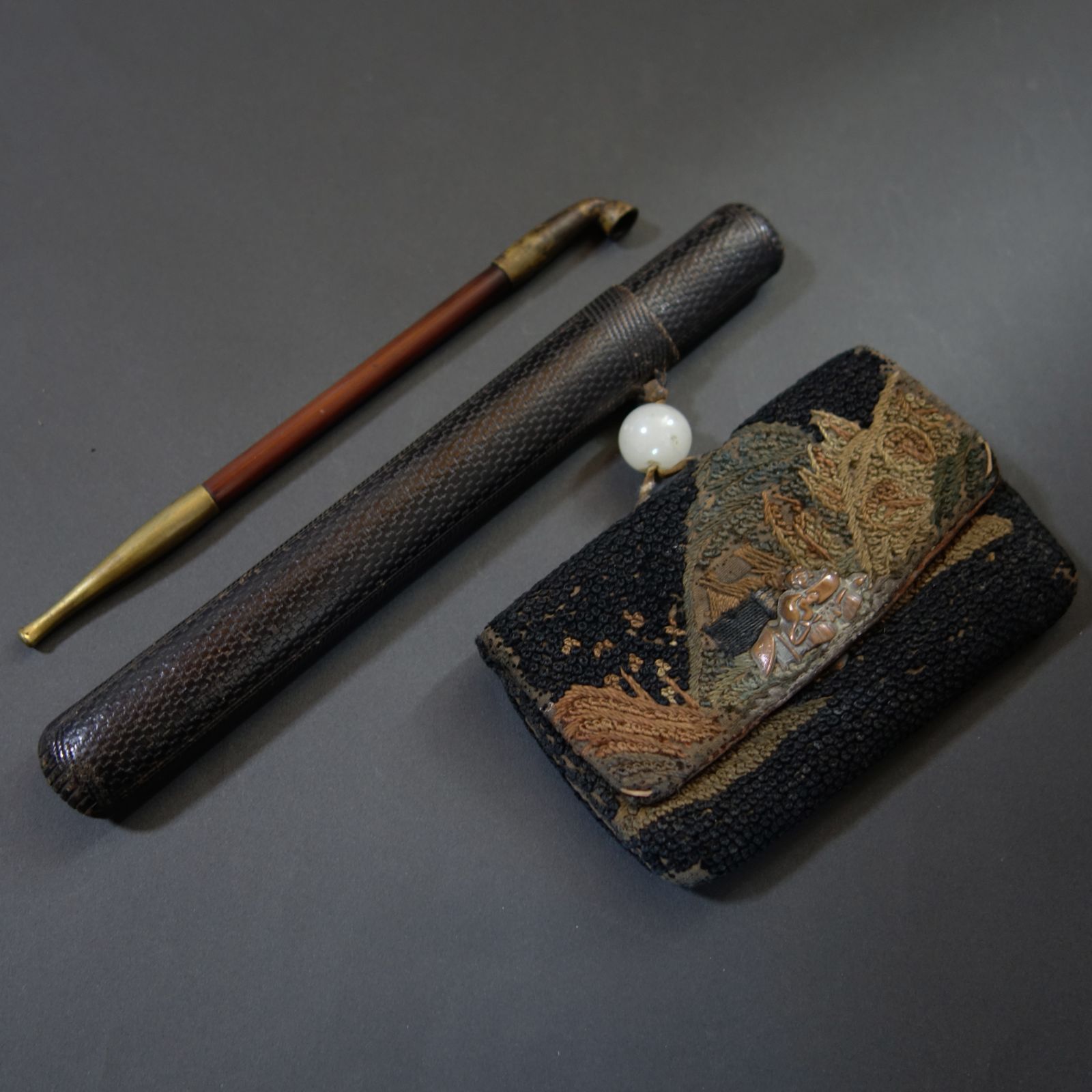 時代物 煙管 煙草入 煙管筒 金口 細工 彫刻  一式  骨董 アンティーク 時代物 煙管 煙草入 煙管筒 金口 細工 彫刻 一式 骨董 アンティーク