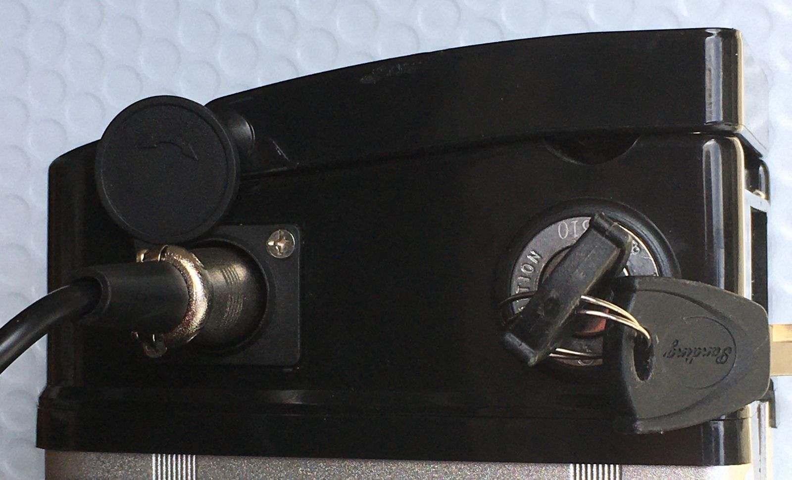 新品○フル電動自転車 充電器 48V仕様○モペット&ひねちゃ用 - メルカリ