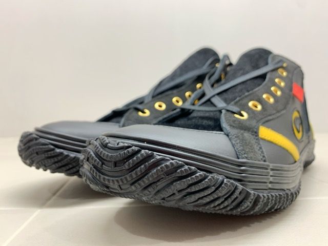 SPINGLE MOVE スニーカー　ブラッキー　ポケモン SPINGLE MOVE スニーカー ブラッキー 22.5cm／23.5cm／24.5cm