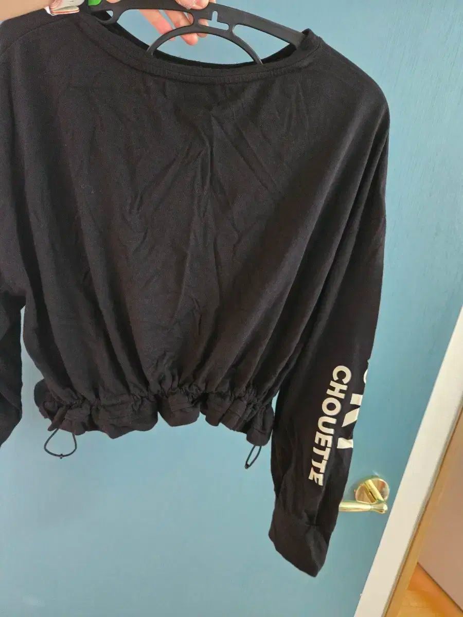 ラッキーシュエトゥ クロップドパーカー