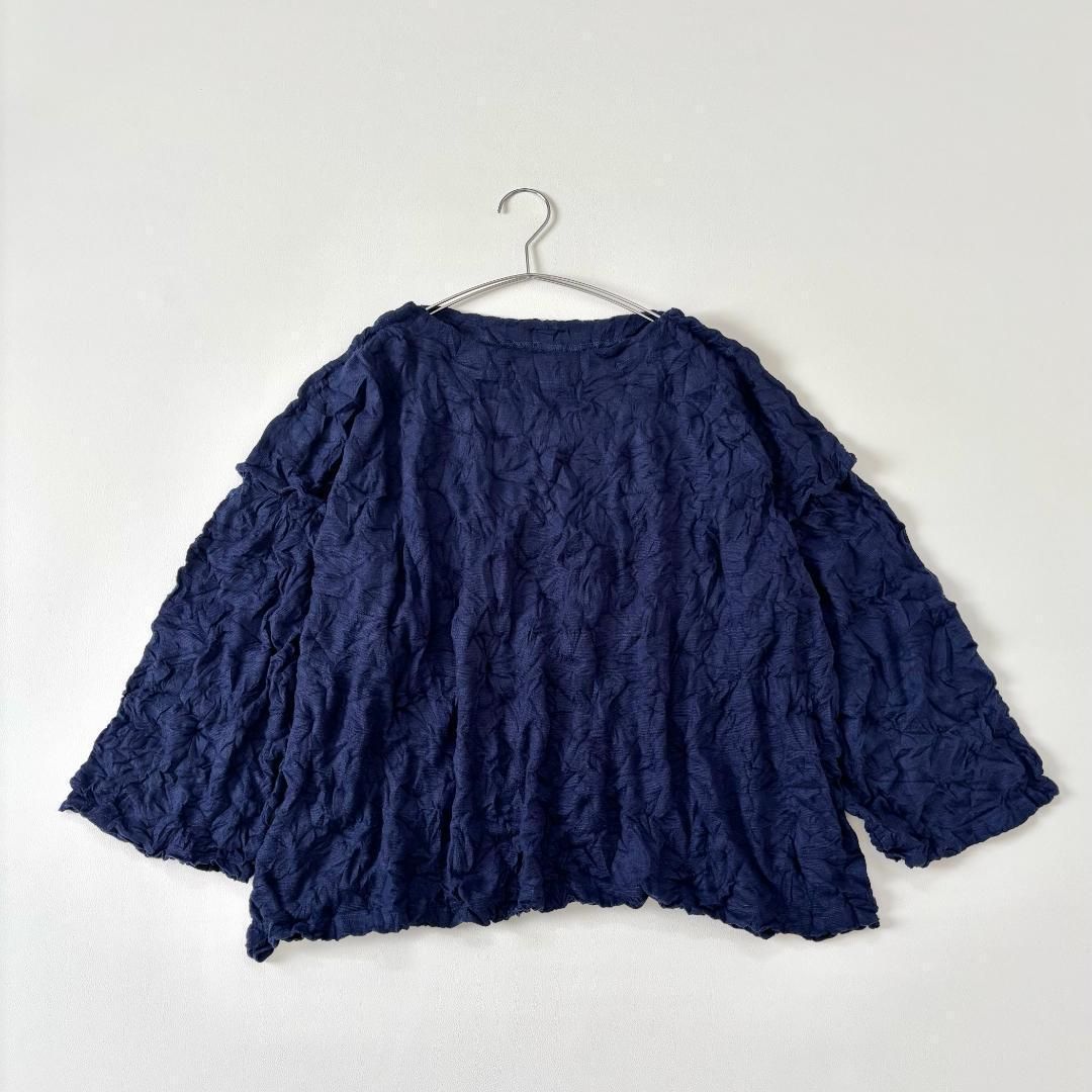 kanon☆希少☆イッセイミヤケ☆シワ加工☆トップス☆サイズ２☆長袖☆ 美品 24SS イッセイミヤケ ミー me ISSEY MIYAKE ウールライク