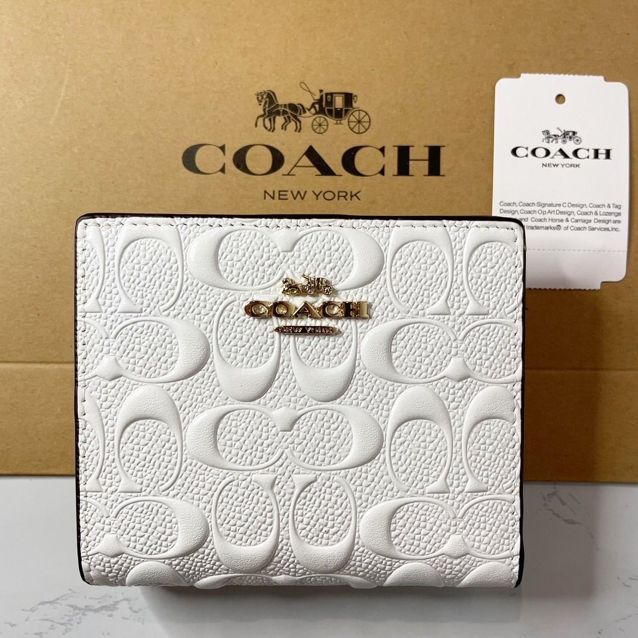 ☆新品☆ COACH (コーチ) ホワイト エンボス レザー 折り財布