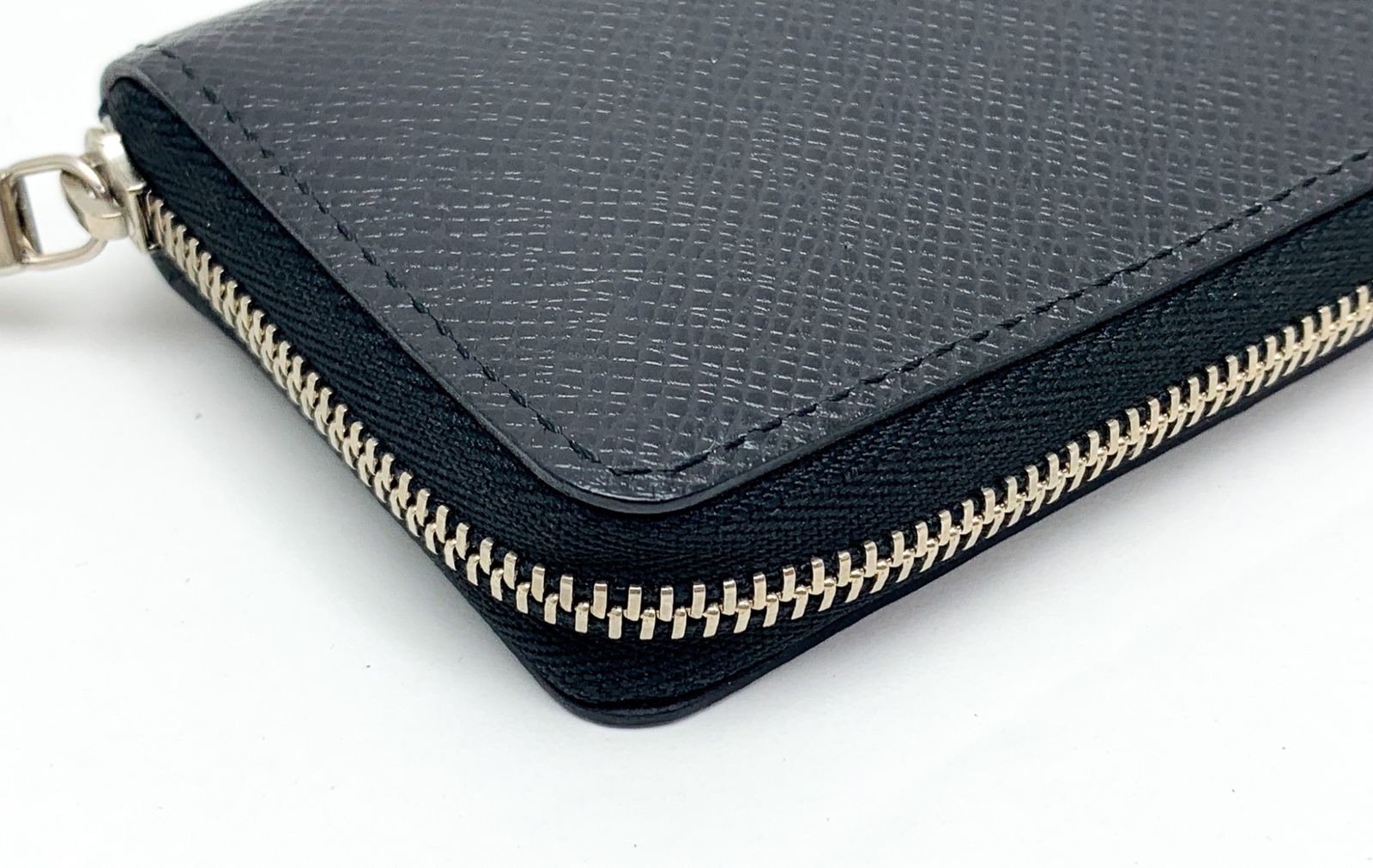 LOUIS VUITTON ルイヴィトン タイガ ジッピーコインパース M30511