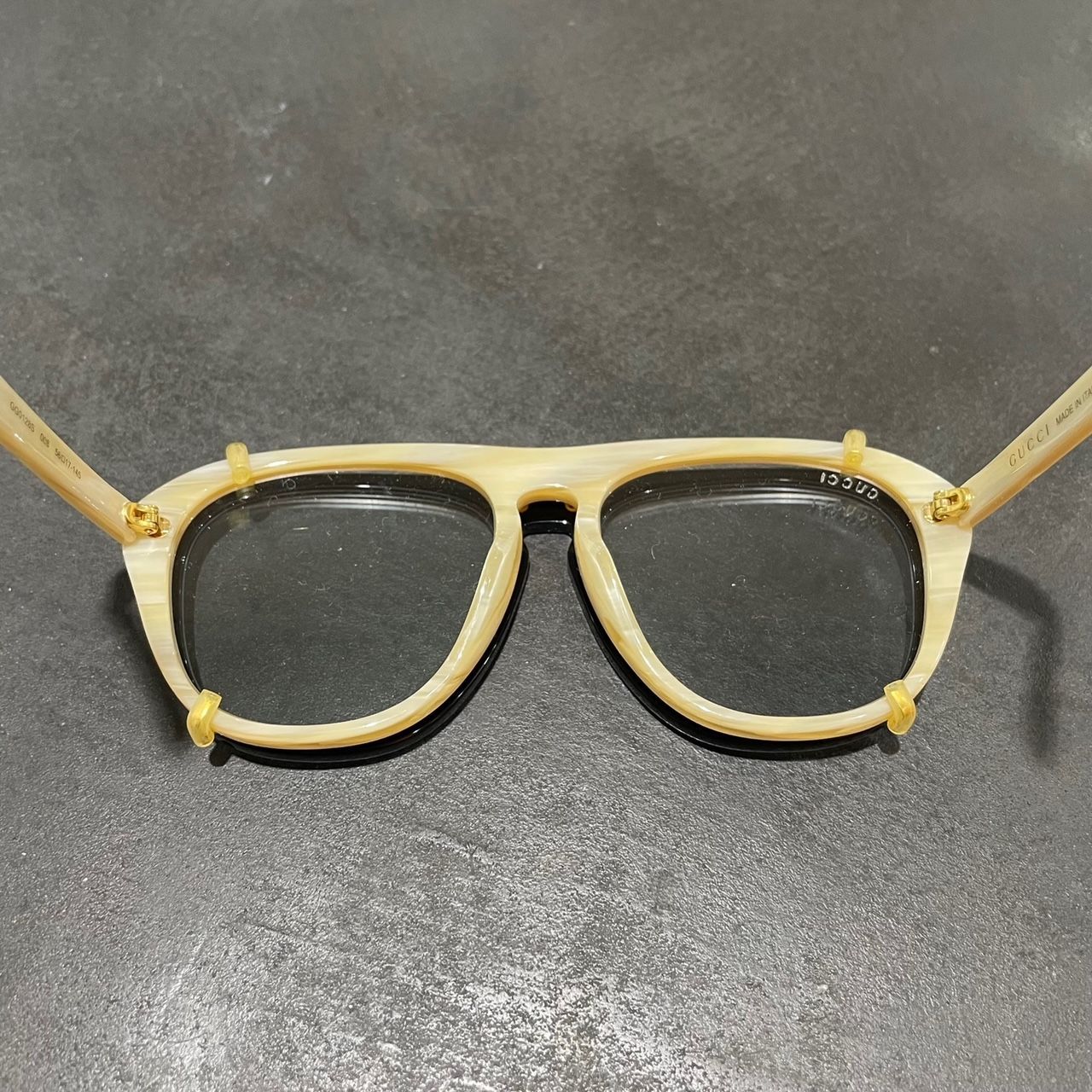 GUCCI 跳ね上げサングラス メガネ グッチ GG0128S 75884A4