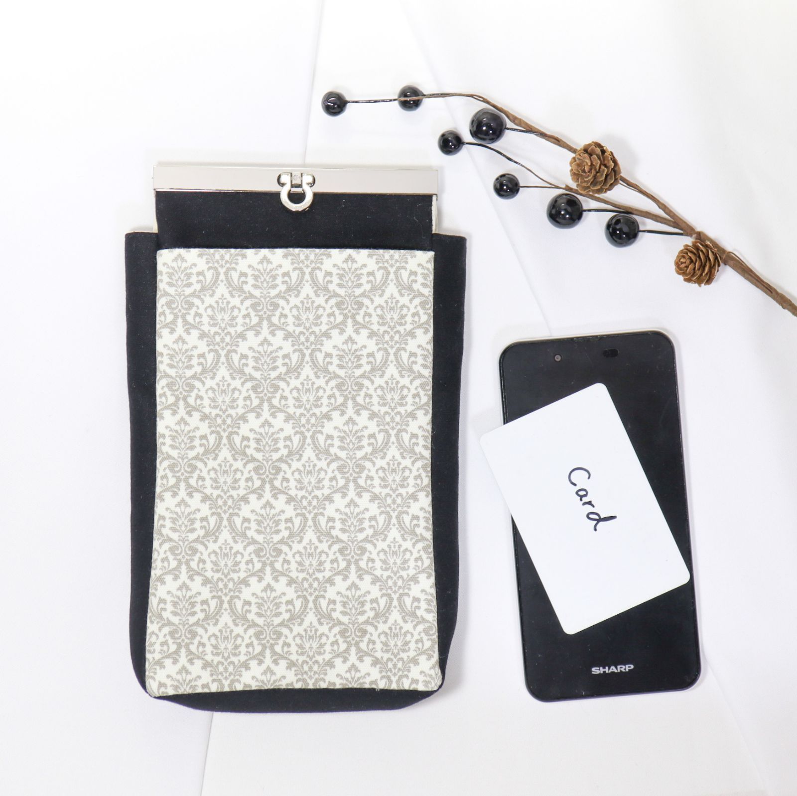 【ede.G】入れたまま操作可！ 直線口金のスマホポーチ リバティ エデナム緑