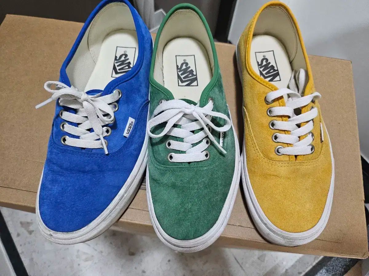 VANS(バンズ) オーセンティック ピッグスエード 黄色 255 要約 青 260