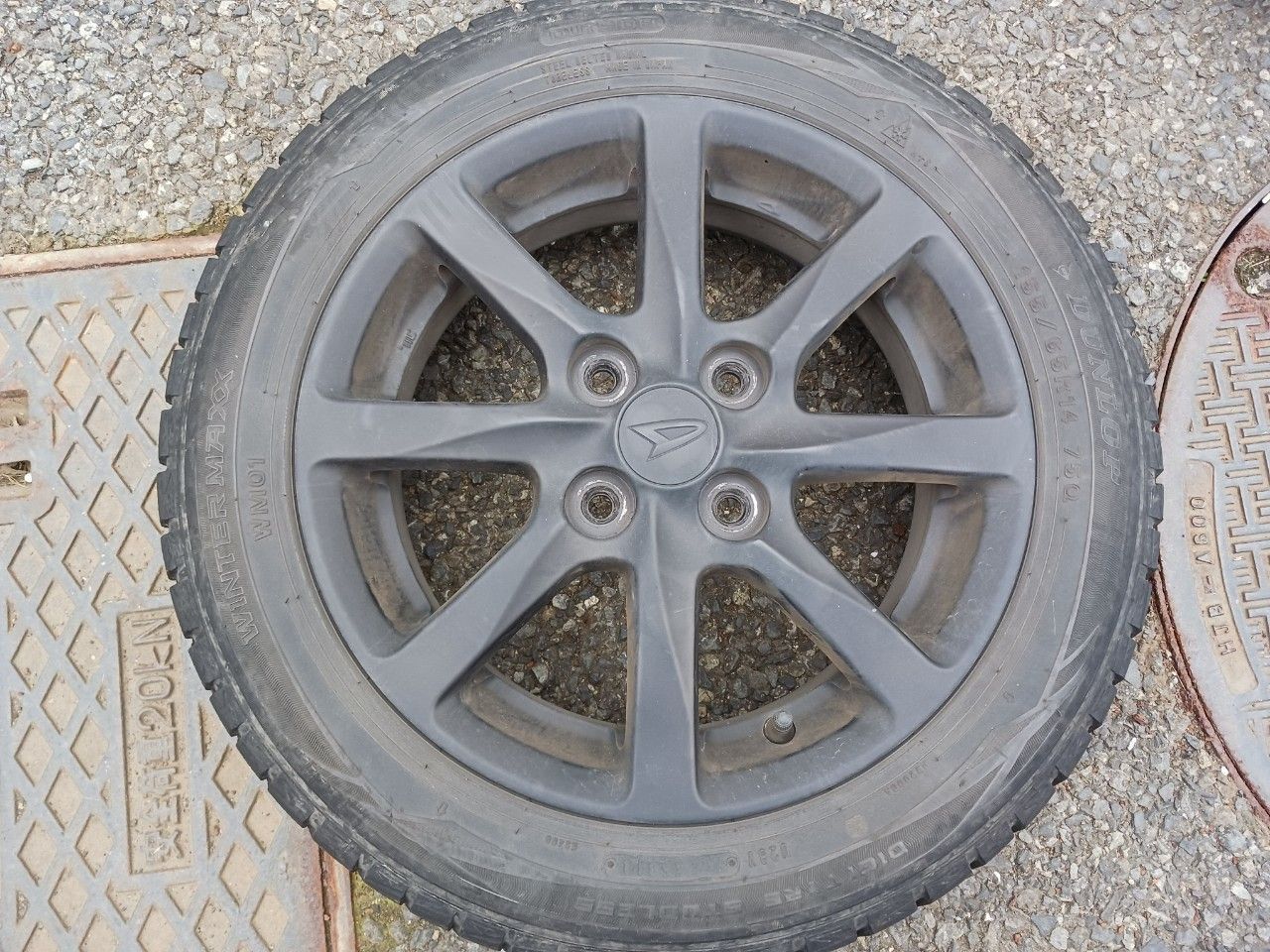 タフト DUNLOP スタッドレスタイヤ 165/65R15 4本セット タフト DUNLOP スタッドレスタイヤ 165/65R15 4本セット DUNLOP