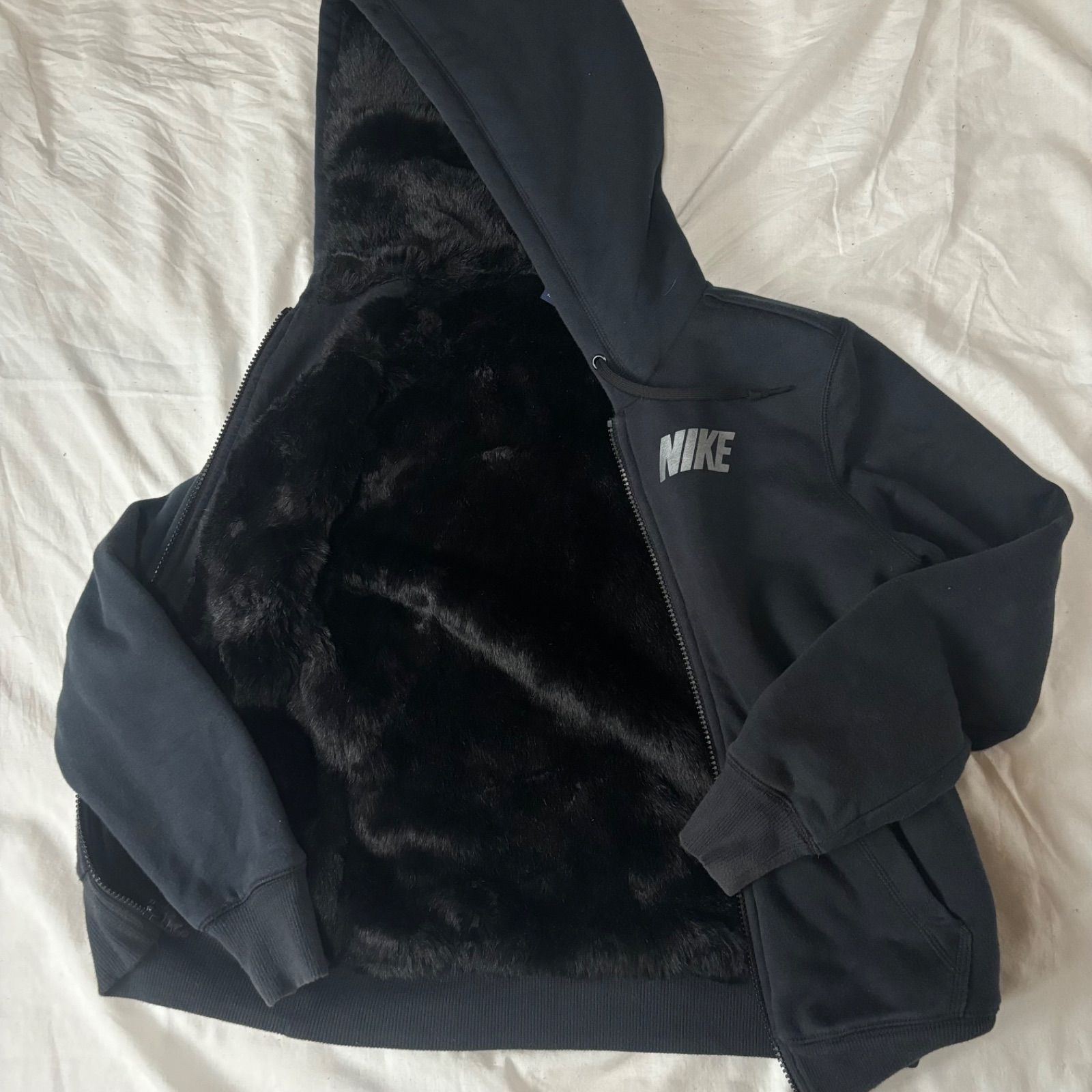 NIKE ナイキ ブラック 裏ボアパーカー 内側ボアファー シルバーロゴ 