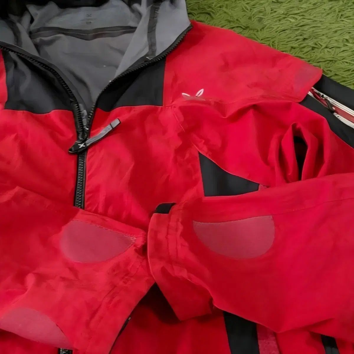 ゴアテックス ウィンドブレーカー