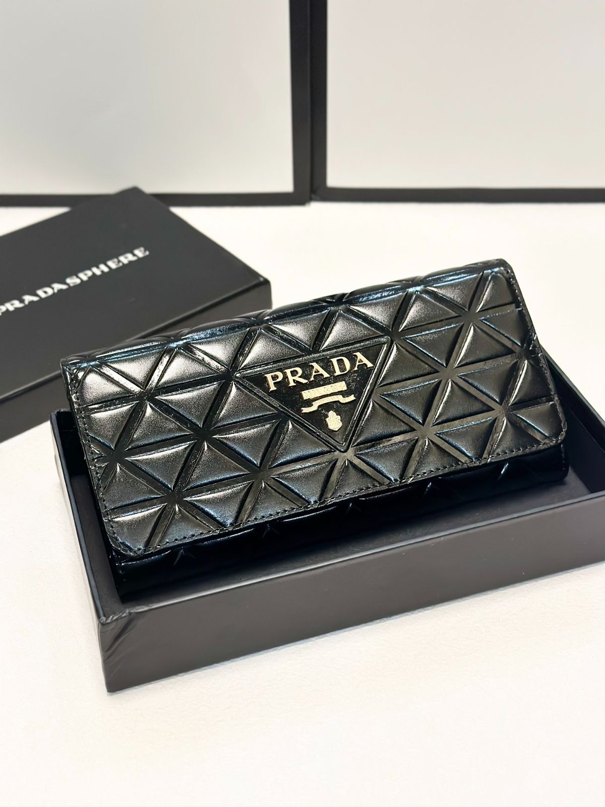 今日 PRADA プラダ ブラック ツーフォール ウォレット 在庫 価格 ?-WTO輸入1