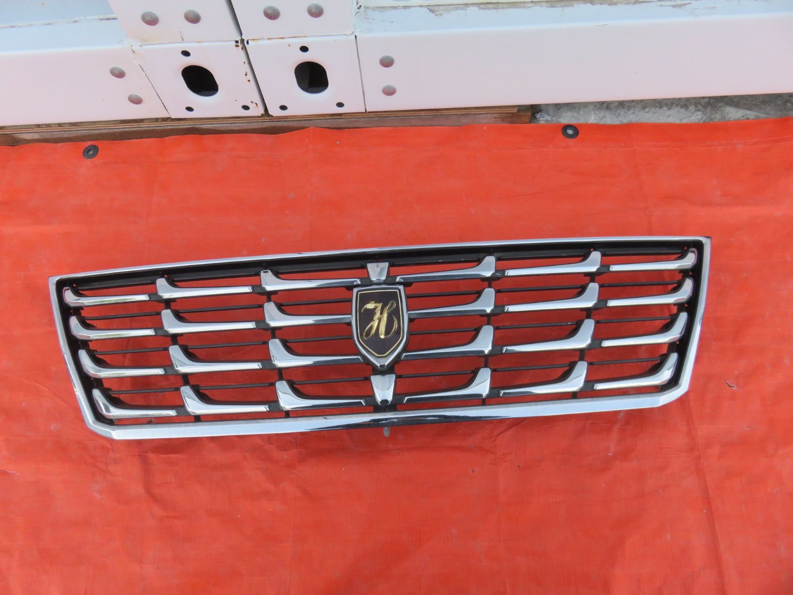 トヨタ　2000年式グランビア　フロントグリル トヨタ2000年式グランビアフロントグリル