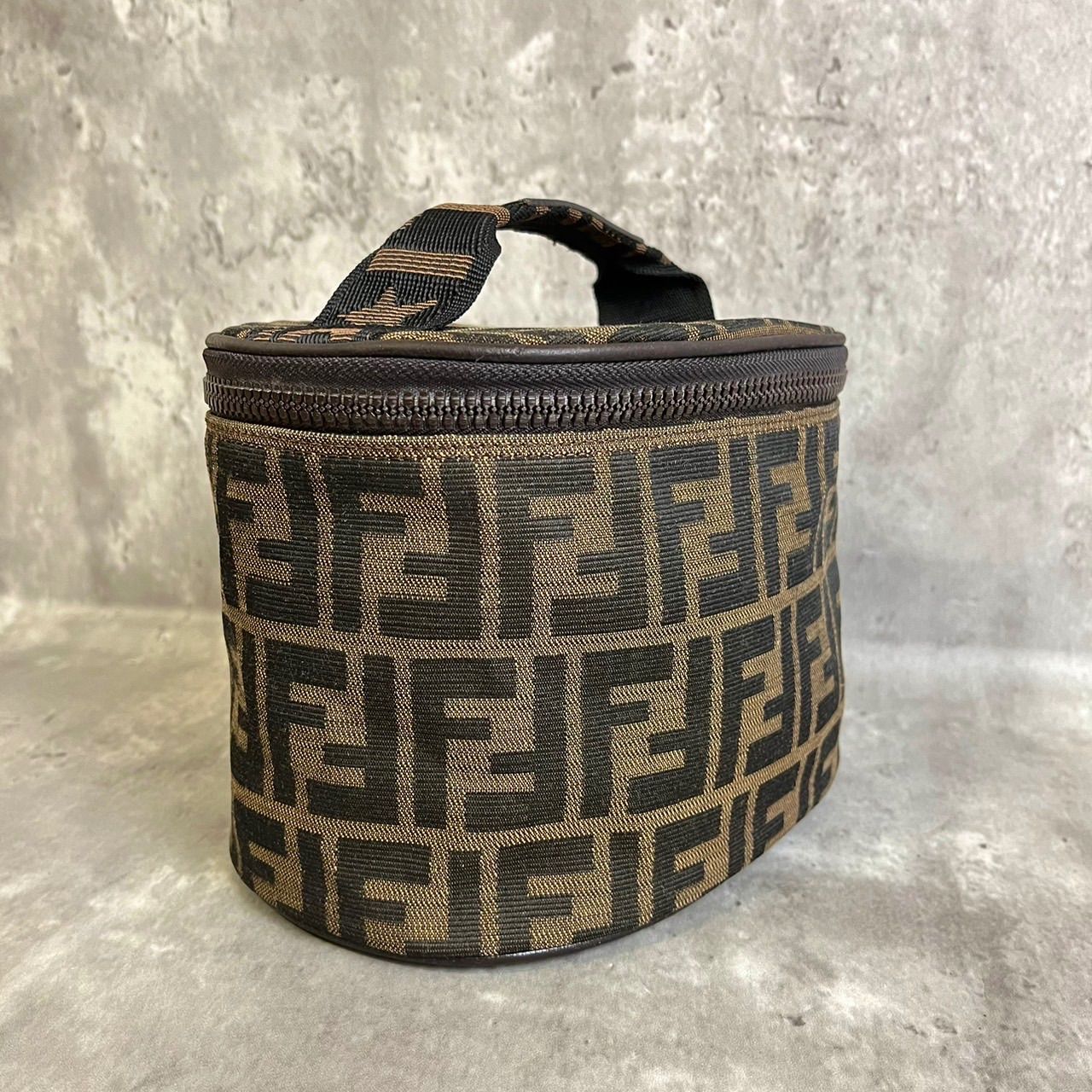 【美品】FENDI☆ズッカ　総柄　キャンバス　金金具　バニティ　ポーチ　袋付き 美品】FENDI☆ズッカ 総柄 キャンバス 金金具 バニティ ポーチ
