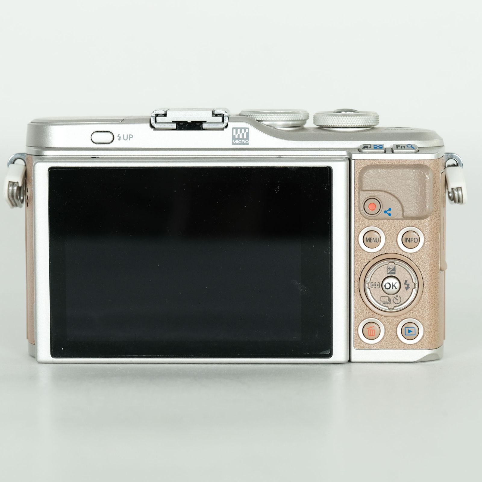 並品｜シャッター数6,730回] OLYMPUS PEN E-PL9 [ボディ