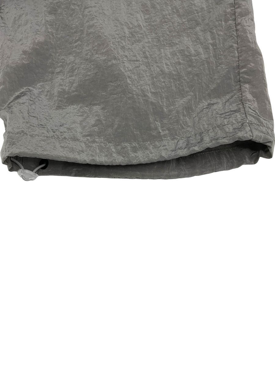 シルバー ナイロンパンツ