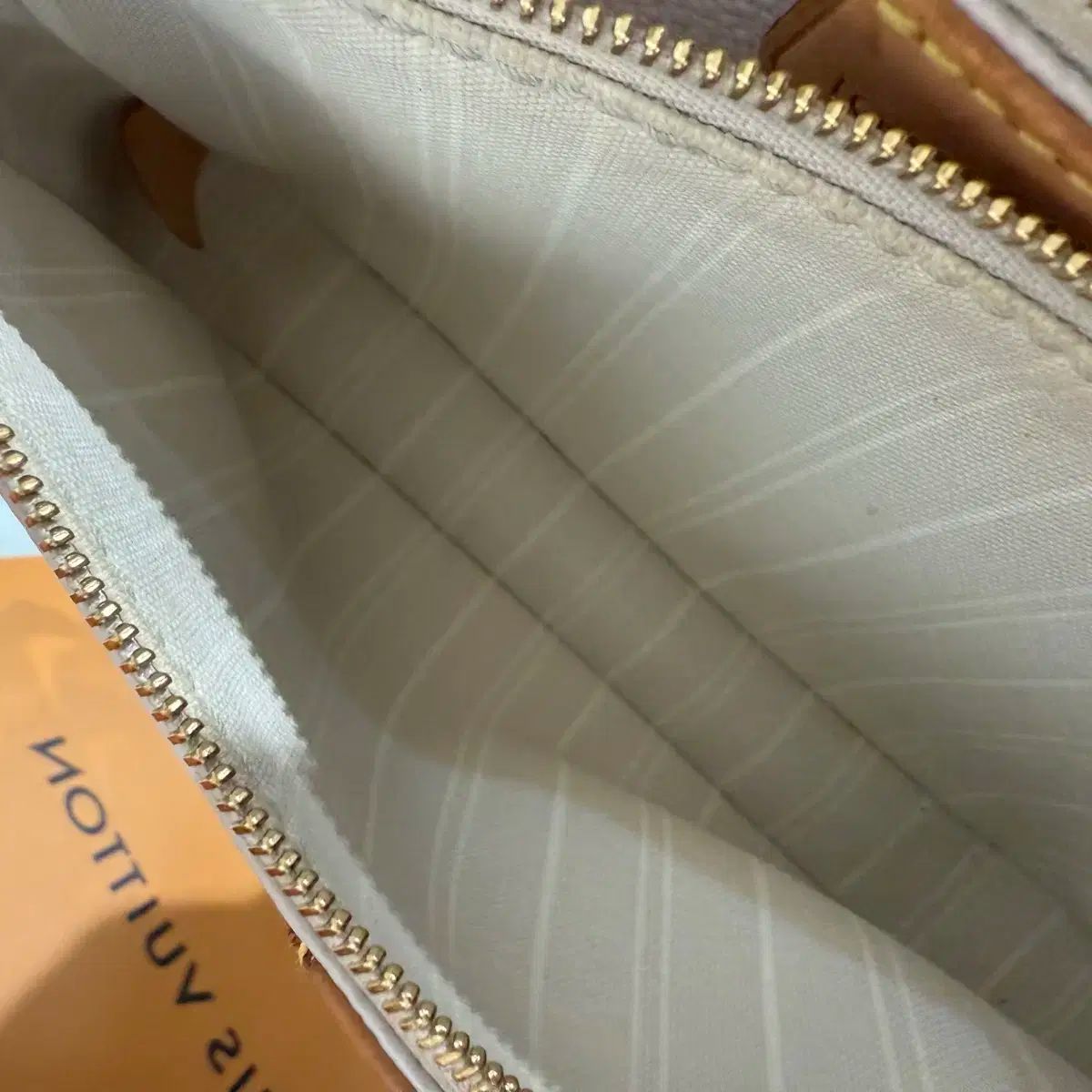 モノグラム ブルーム