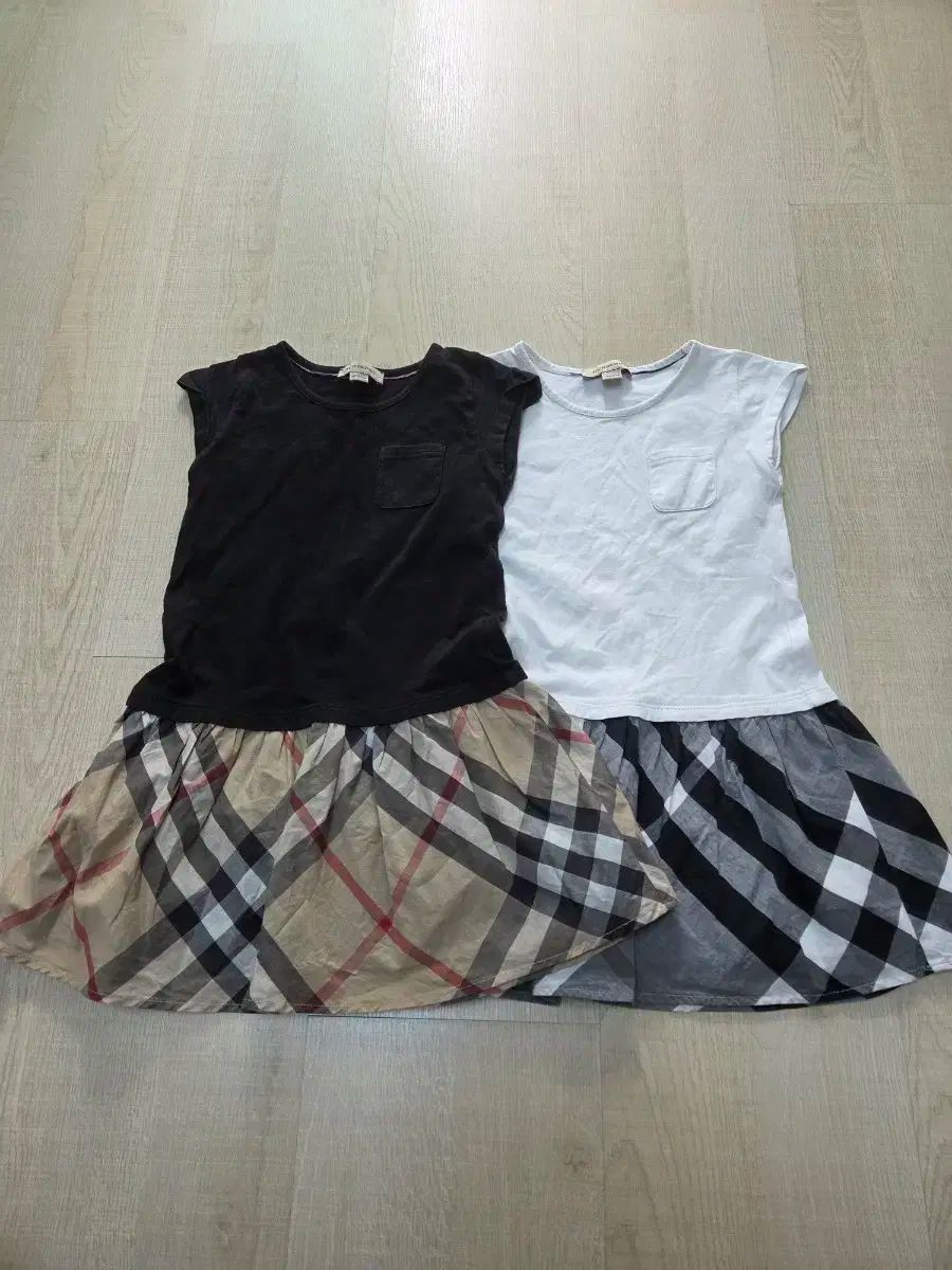 4Y Burberry Kids バーバリーキッズ ワンピース 2 蜂