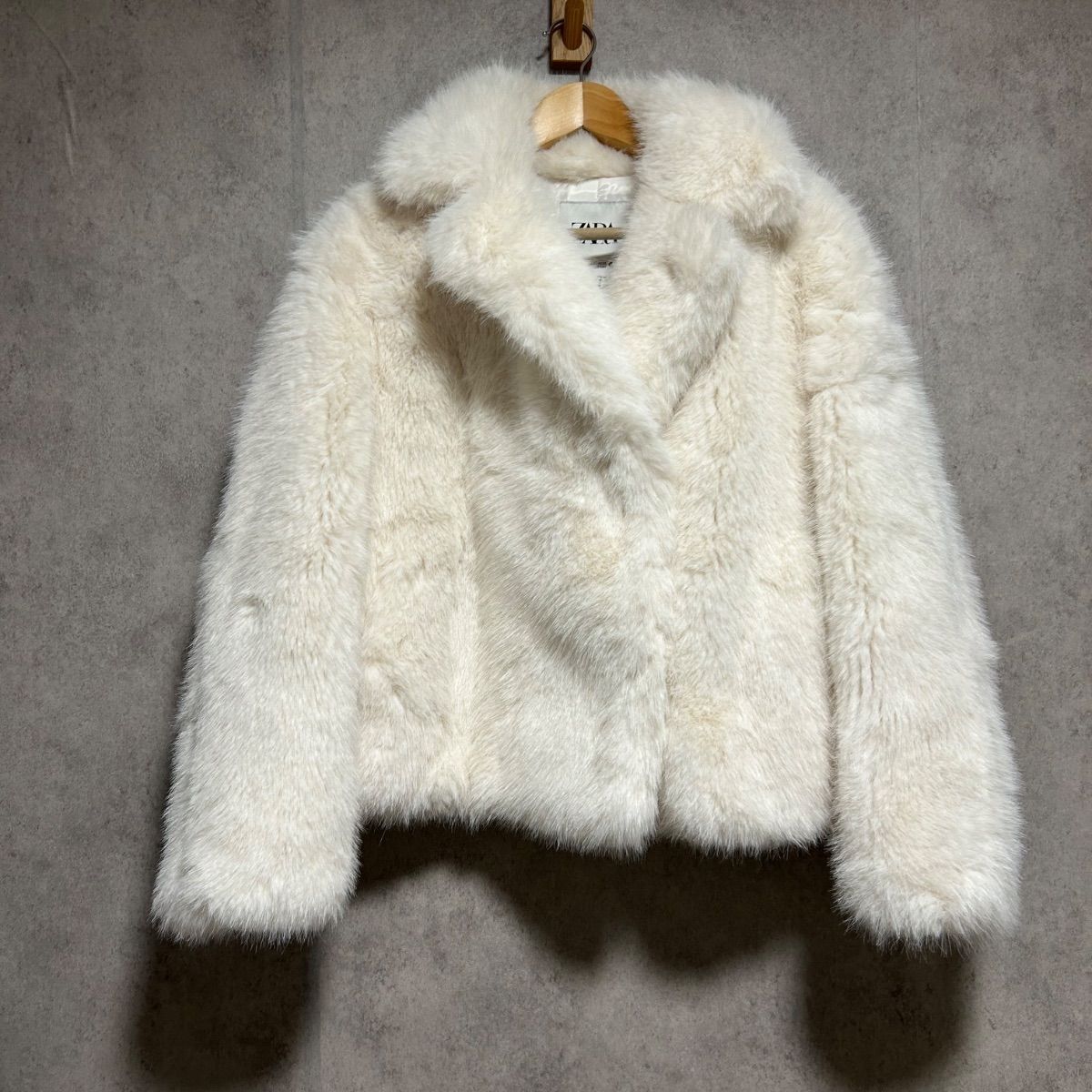 ZARA】フェイクファー ジャケット - メルカリ