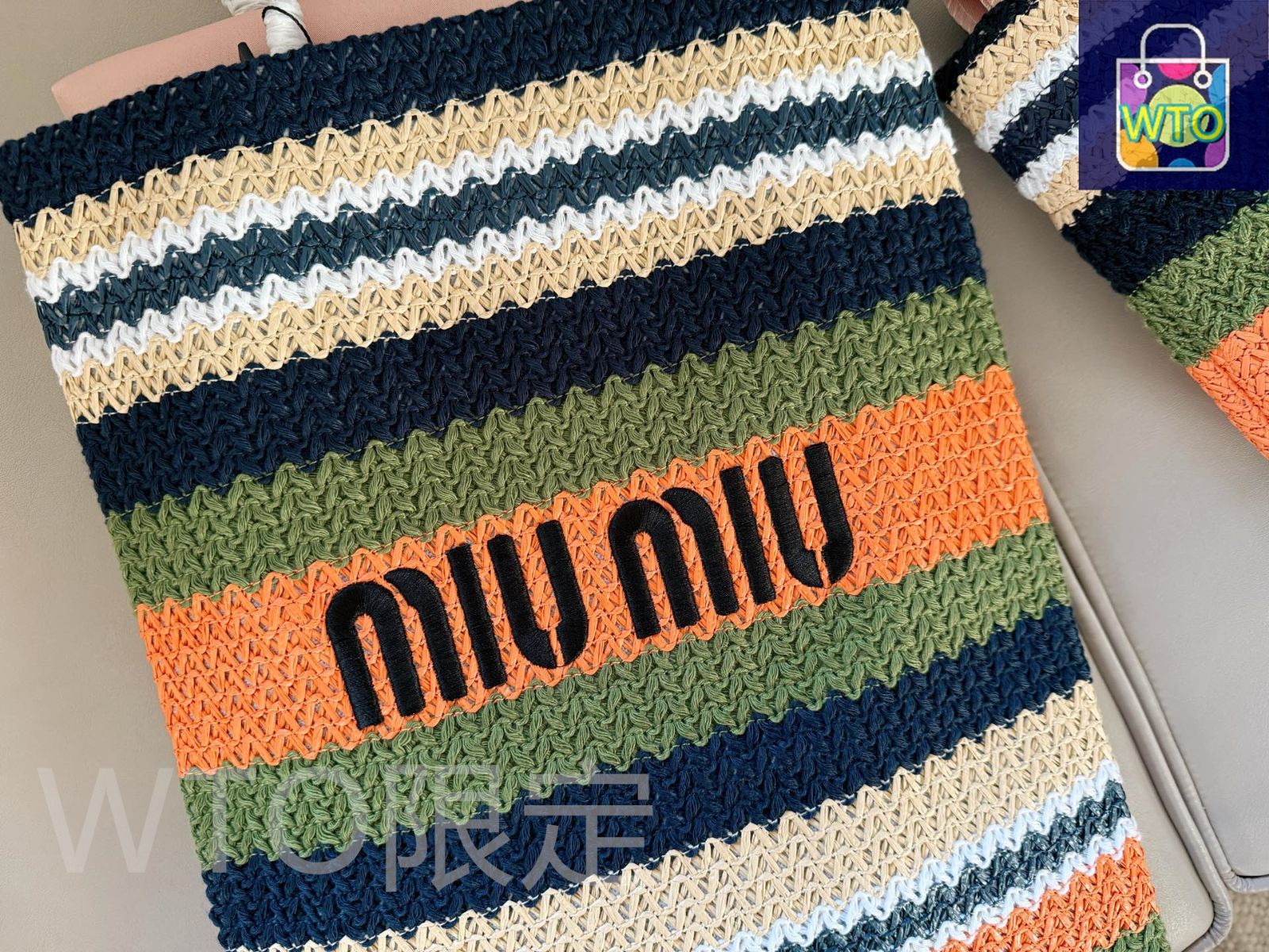 MIU MIU♦ マルチカラーのかぎ針編みトートバッグ ◇送込◇【MIU MIU】かぎ針編み*トートバッグ (MiuMiu/トート