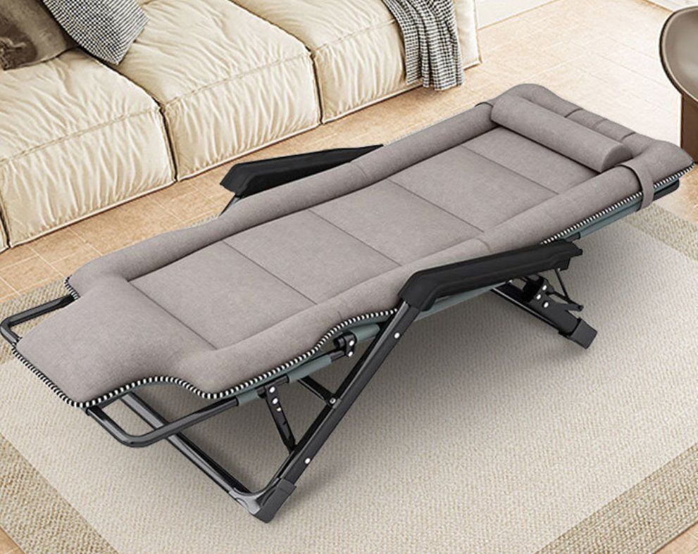 です 昼休み用の折りたたみ椅子です オフィスチェア 座臥両用です 折りたたみ式リクライニングチェア 耐荷重は150kgです