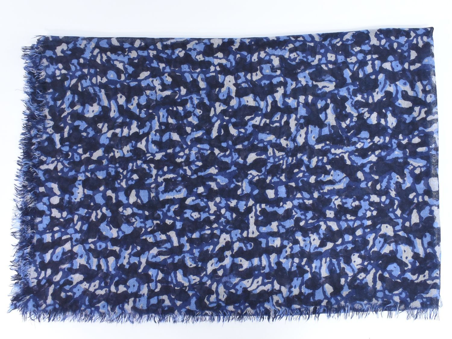 LOUIS VUITTON 迷彩柄リバーシブルストール グレー系 LOUIS VUITTON 迷彩柄リバーシブルストール グレー系 ルイ・ヴィトン