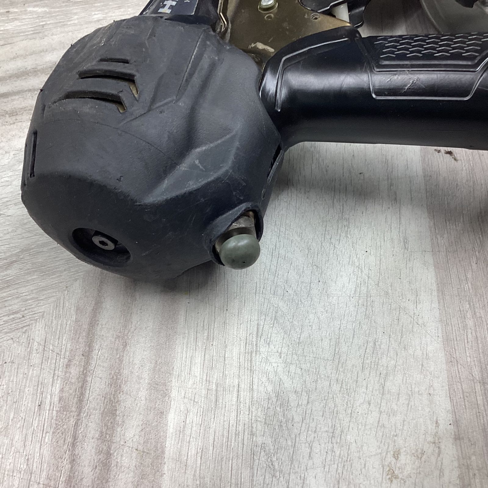 高圧エア釘打ち機