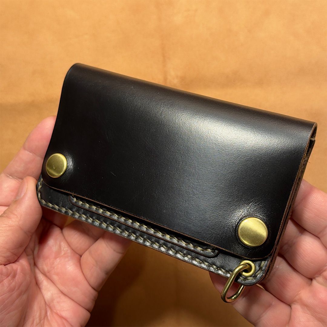 ブラック茶芯｜ミドルトラッカーウォレット