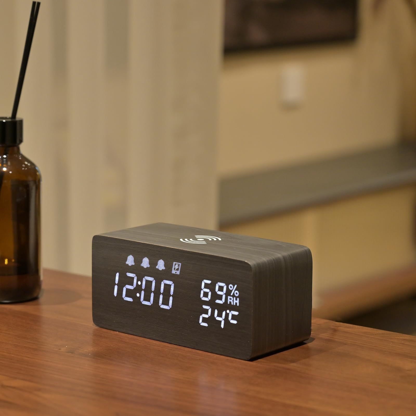ブラック Electime 2.0 ワイレス充電器 卓上時計 デジタル おしゃれ スマホ充電機能 目覚まし時計 充電led時計 置き時計 携帯充電器 多機能 木目調 卓上時計 Qiワイヤレス充電器 三つアラーム 自動調光 おしゃれ USB給電 Qi認証 ブラッ