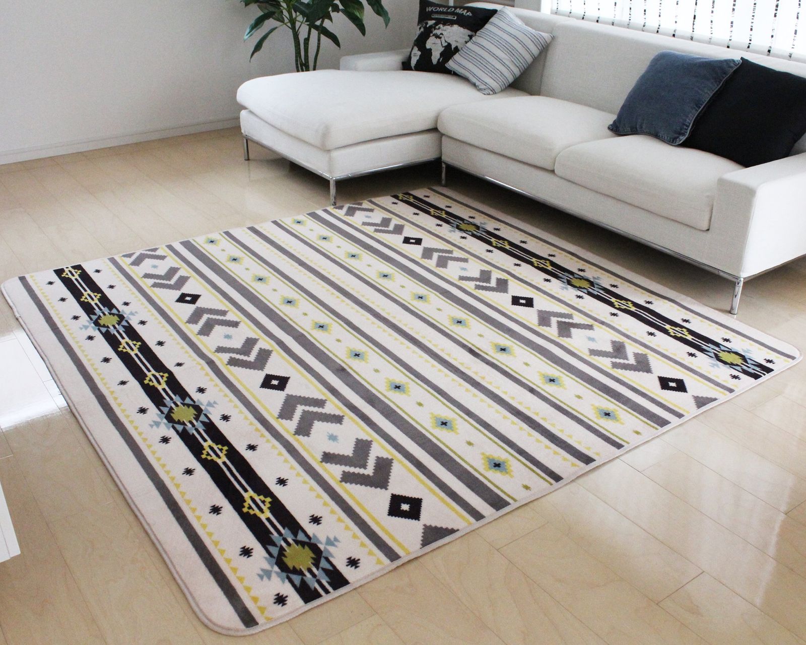 フリーリー カーペット ラグ 滑り止め付 選べる28 200×250cm 約3畳 軽量設計 超高密度マイクロファイバー生地使用 丸洗いOK オールシーズン快適に使用 ネイティブ ベージュ