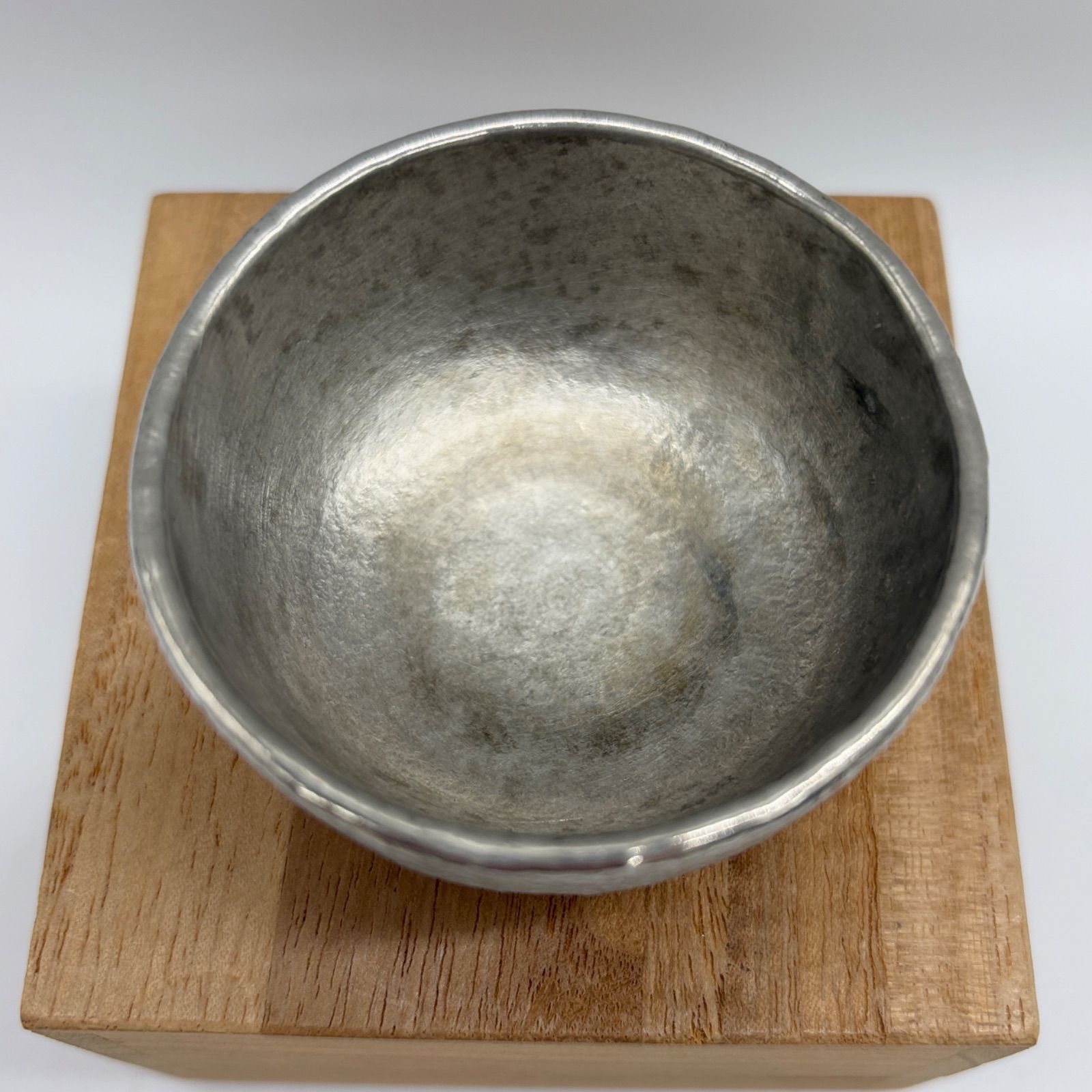 鶴岡鉦次郎　銀製　SILVER刻印　鎚目　匙　約36g　共箱　M　R4329 鶴岡鉦次郎 銀製 SILVER刻印 鎚目 匙 約36g 共箱 M R4329