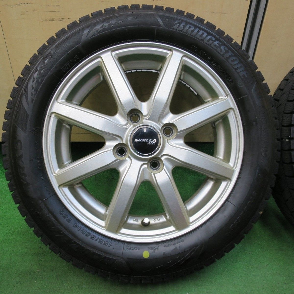 バリ溝!23年!キレイ!9.5分以上☆スタッドレス 155/65R14 バリ溝!23年!キレイ!9.5分以上☆スタッドレス 155/65R14