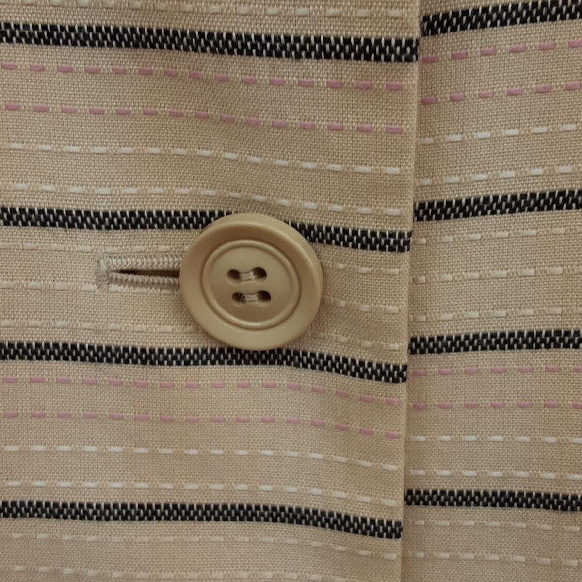 ベージュ×黒×マルチ 長袖