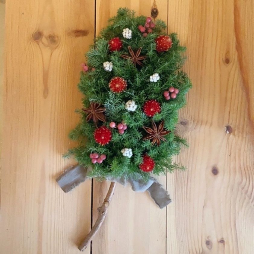 〜❇︎〜スワッグ 型クリスマスツリー　ドライフラワークリスマススワッグ 〜❇︎〜 クリスマスツリー型スワッグ ドライフラワー - メルカリ