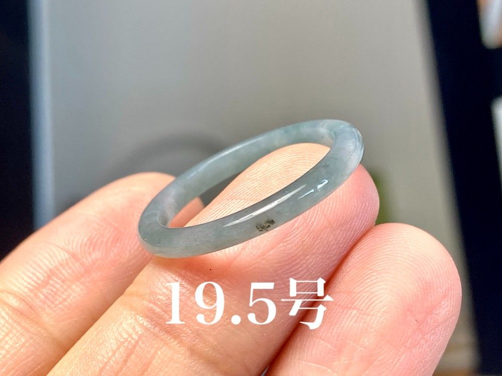 レア　天然本翡翠 くり抜きリング　花彫り　高氷種　藍水 L57 氷種 藍水 細身 19.5号 天然 グアテマラ産 A貨 本翡翠