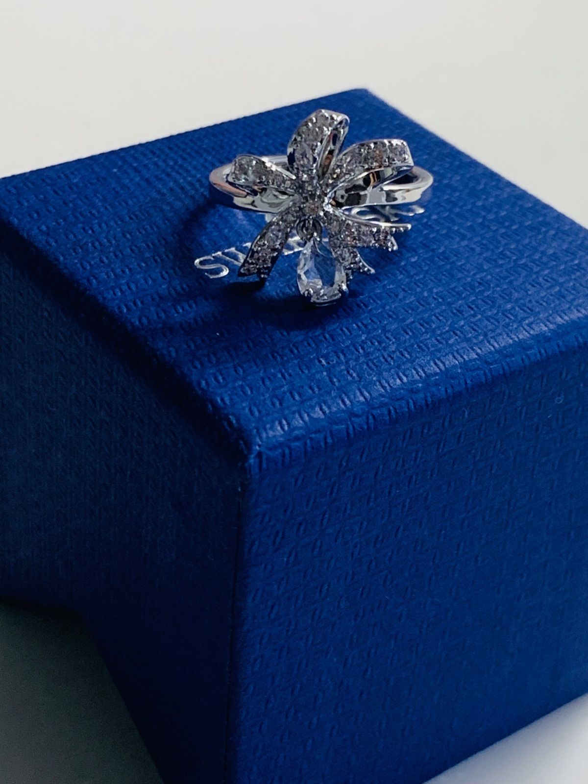 スワロフスキー Swarovski Volta リング 58号リボン - メルカリ