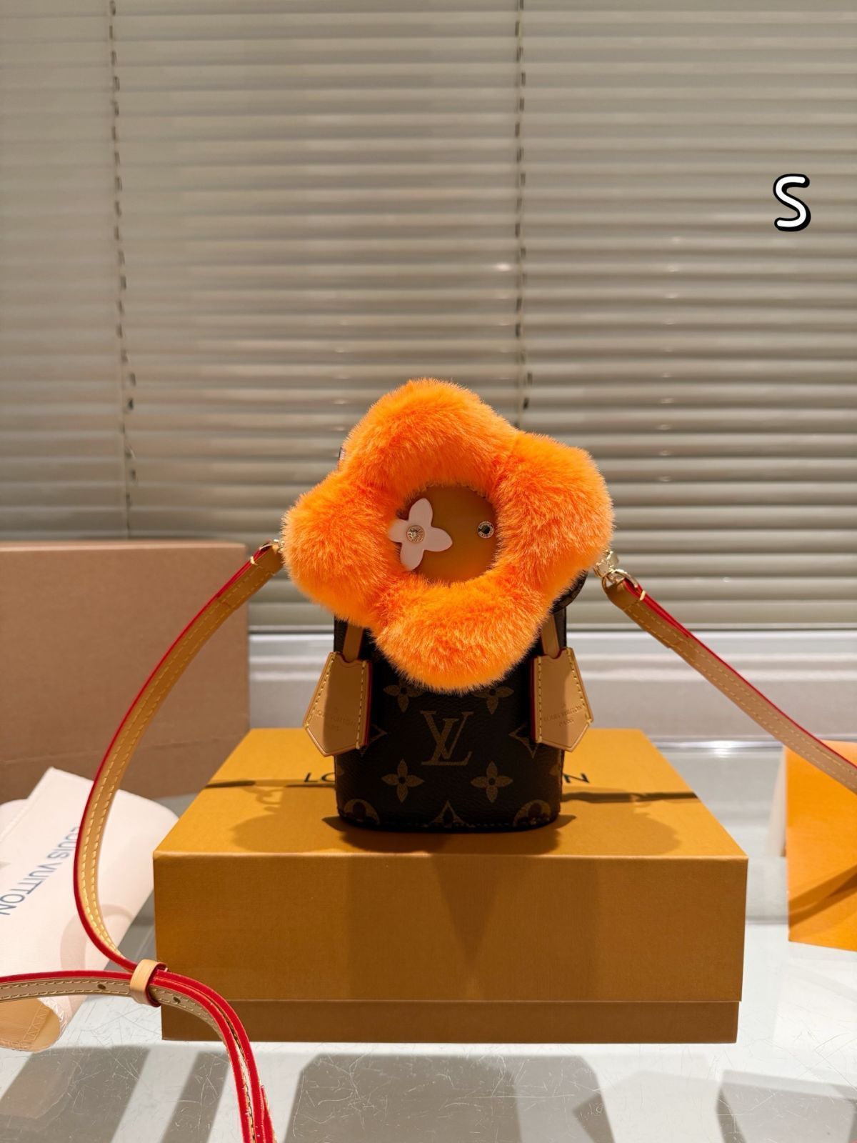 セール，2025 クリスマス限定☆LouisVuitton☆ポーチ